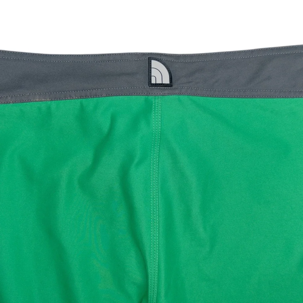 The North Face Green and Black‎ Board Shorts Quick-Dry Surf Beach Swim Size 34